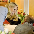 21. desember: Kronprinsparet besøker Geilotun alders- og sjukeheim (Foto: Håkon Mosvold Larsen, Scanpix)